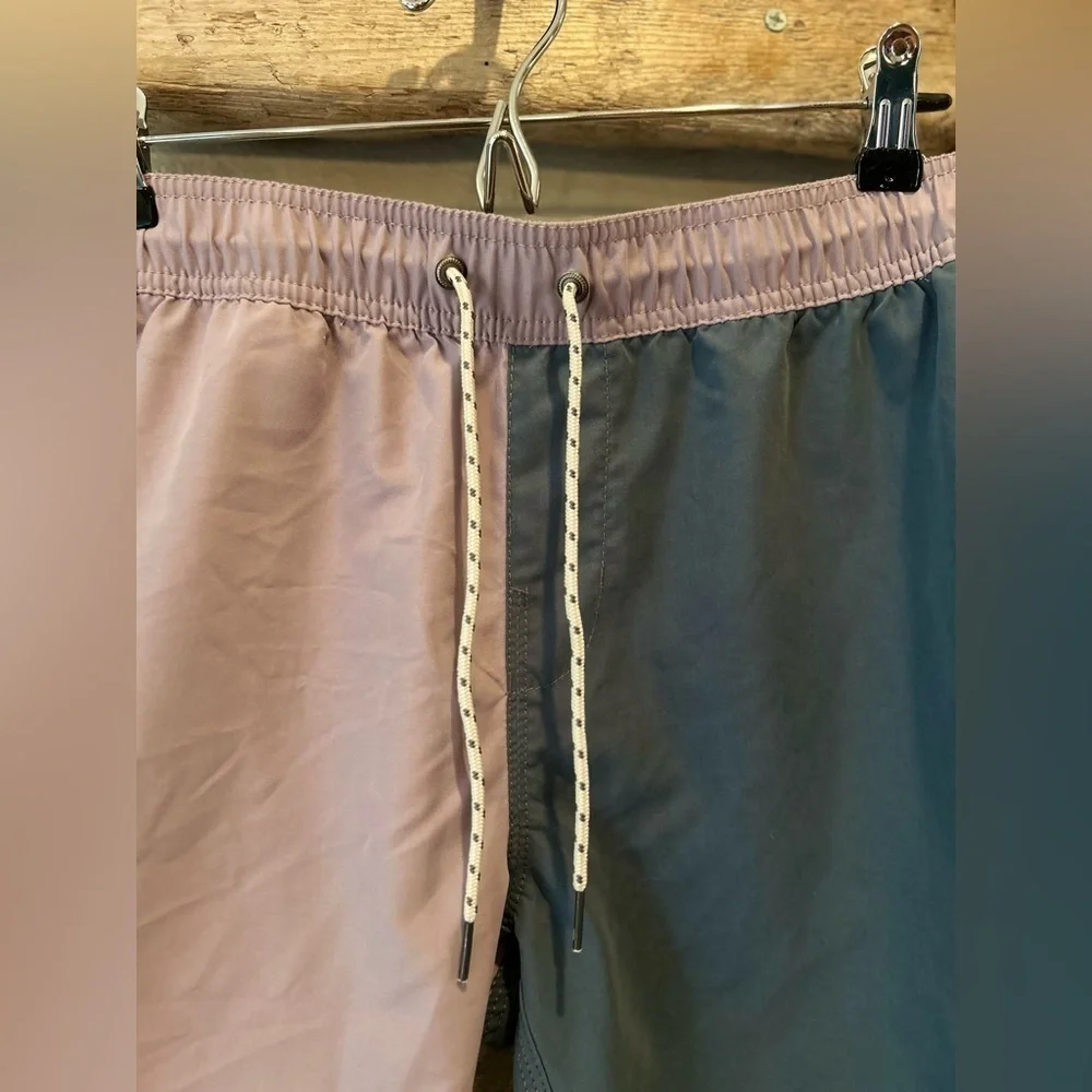 BILLABONG Good Times Mens Volley Shorts size medium purple combo